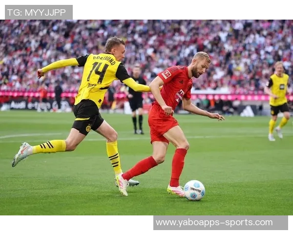 凯恩寒风中挥杆打高尔夫穆勒点赞为他加油打气