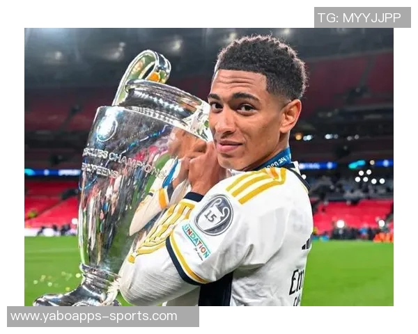 姆巴佩在社交媒体上祝贺维尼修斯获全场最佳称兄道弟心情愉悦